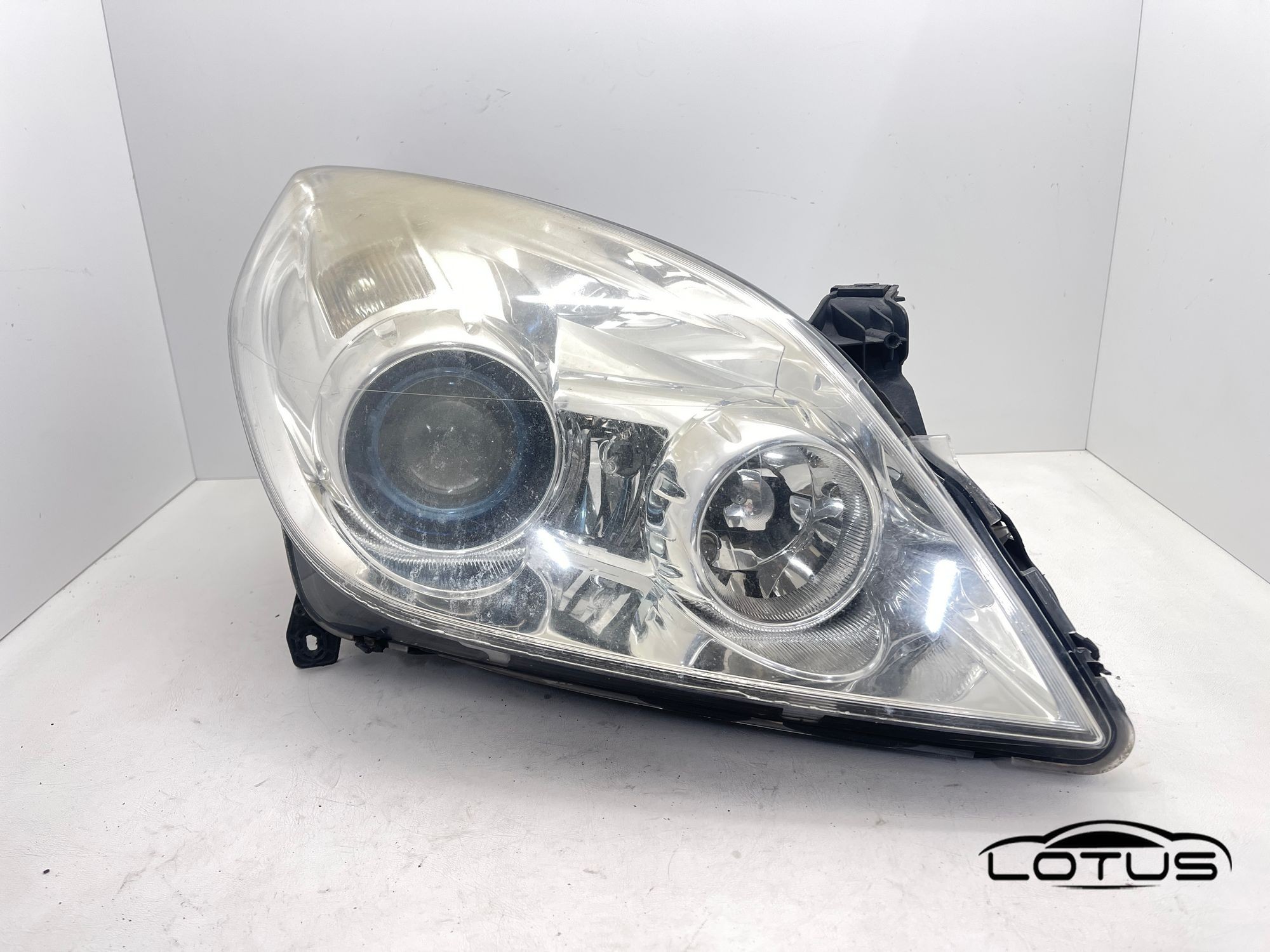 Desni far Opel VECTRA C 2005-2009 XENON