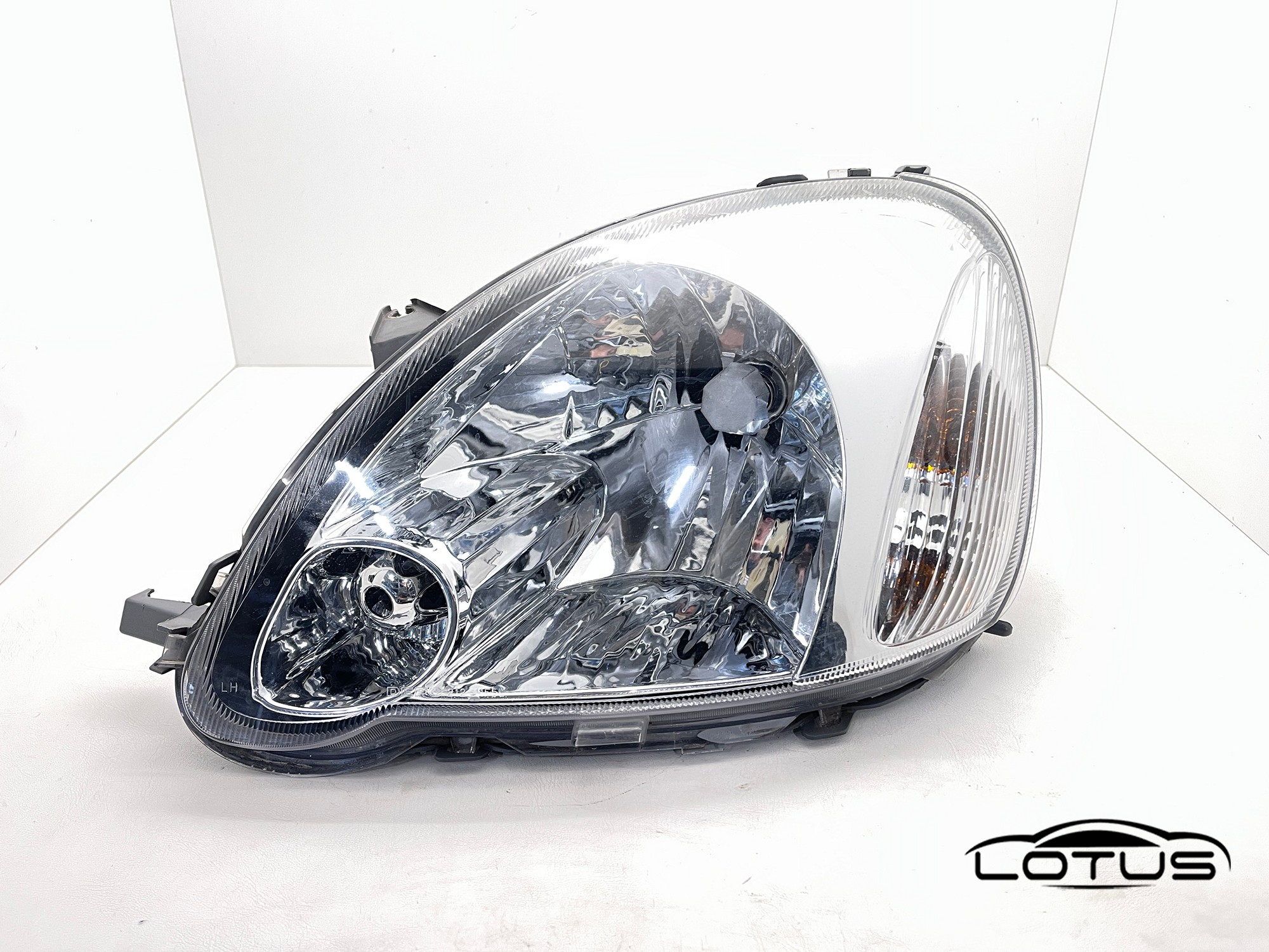 Lijevi far  YARIS 2003-2006