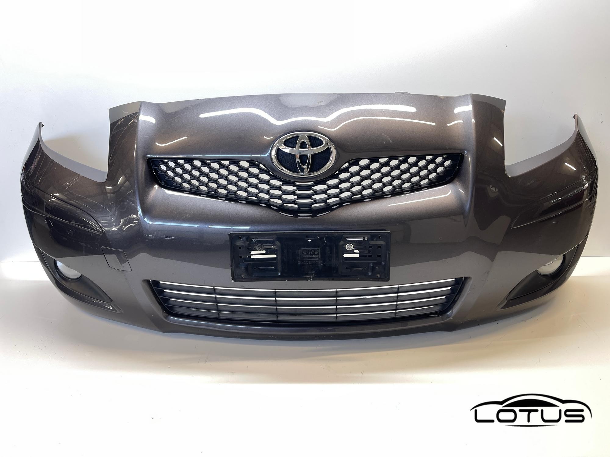 Prednji branik Toyota YARIS 2009-2011