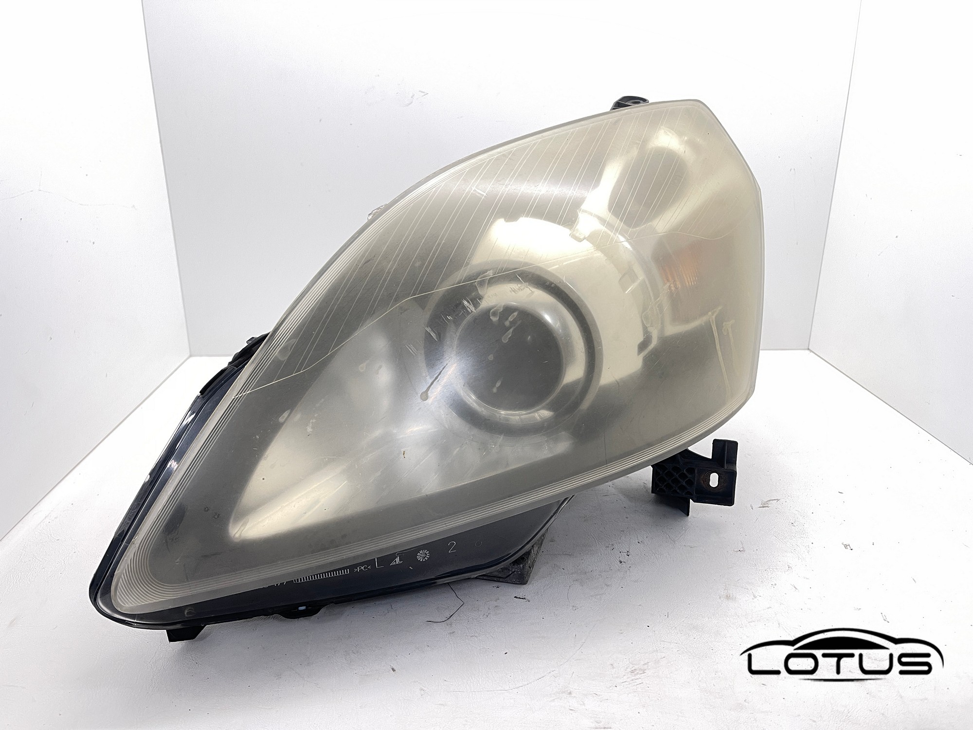 Lijevi far Opel ZAFIRA B 2004-2009 XENON