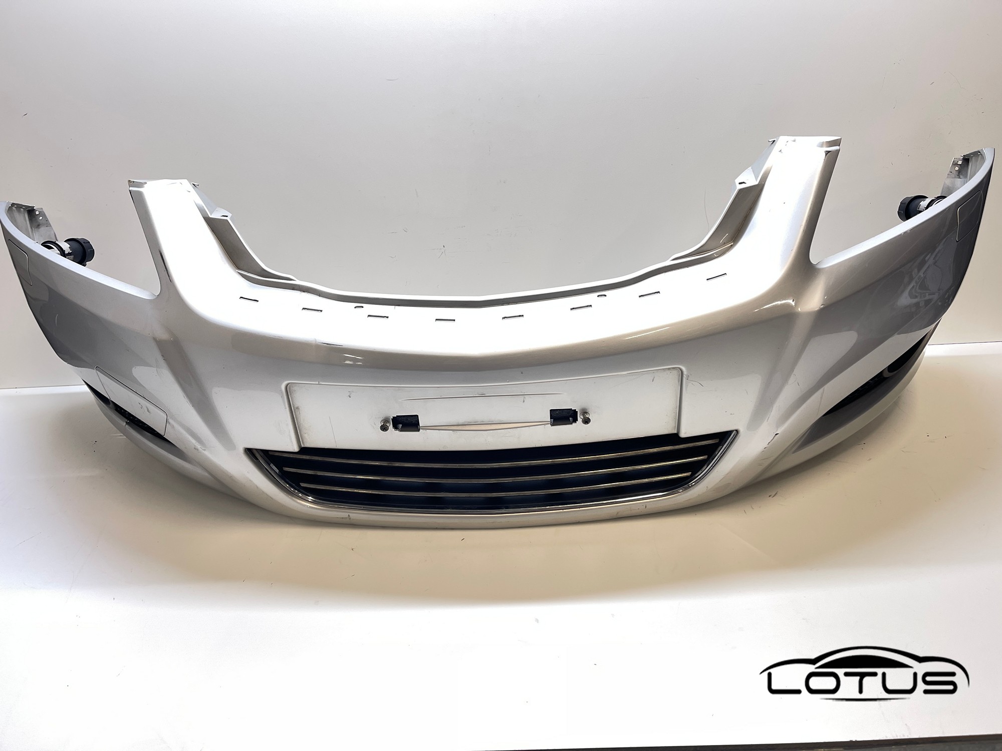 Prednji branik Opel ZAFIRA B 2005-2010